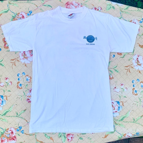 🎸Hard Rock Cafe San Diego CA 🏝️ Guitars in Paradise 🏝️ Vintage Graphic Tee 🎸 - Picture 12 of 12
